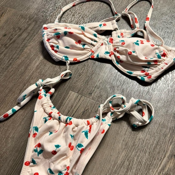 Bikini Bundle - Picture 5 of 8